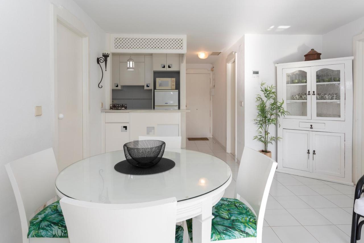 Cala Blanca, Bajo, 2 Dormitorios, By Bookindenia Appartement